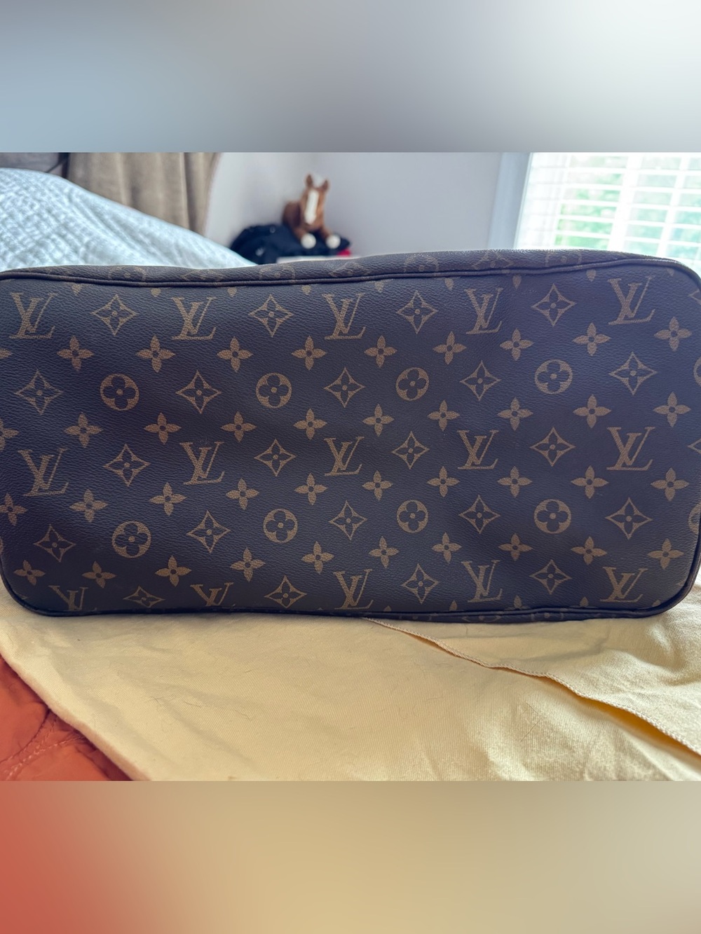 Louis Vuitton Monogram Neverfull Tote in Brown and Tan - Picture 4 of 16